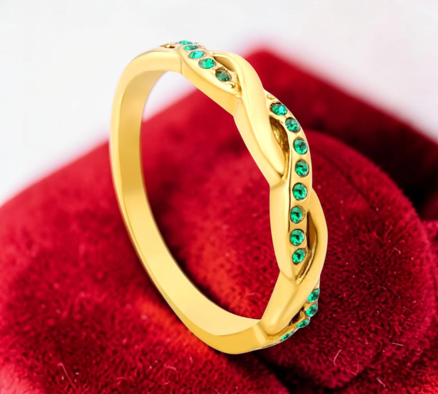 Esmeralda Twist Ring